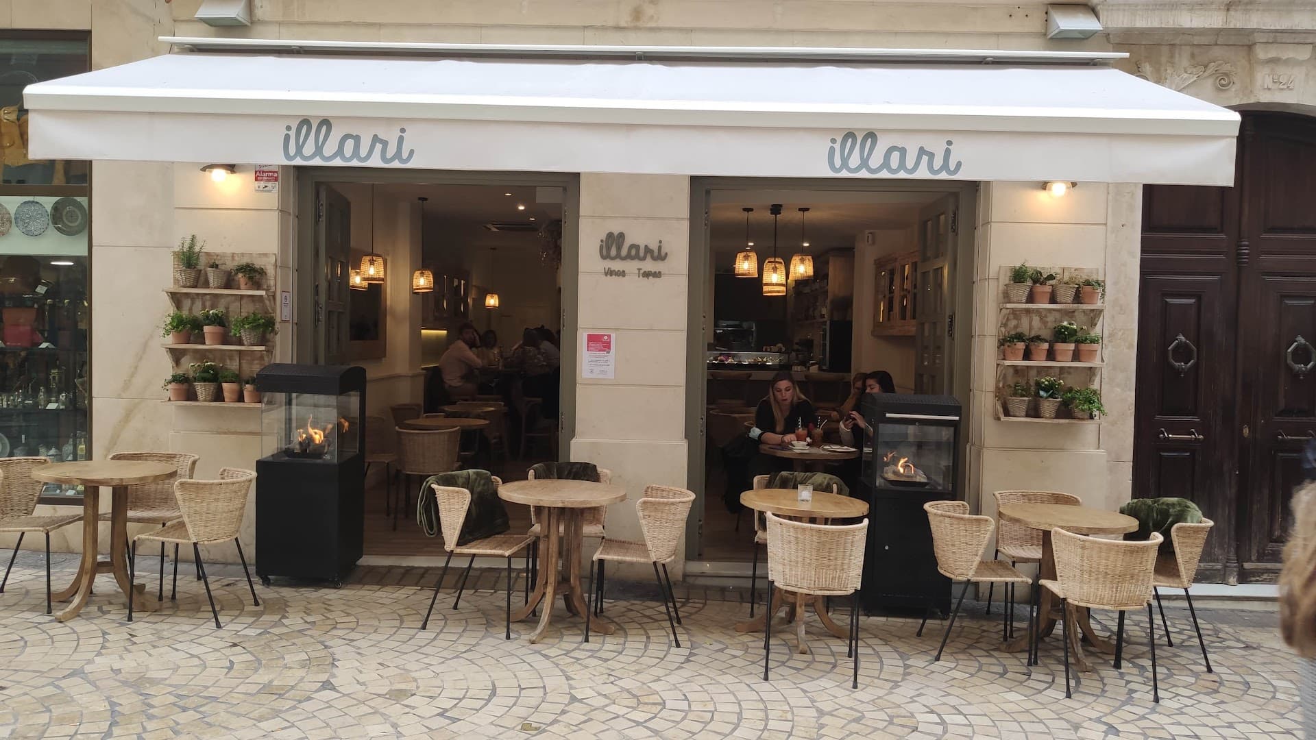 Illari Vinos y Tapas, Málaga