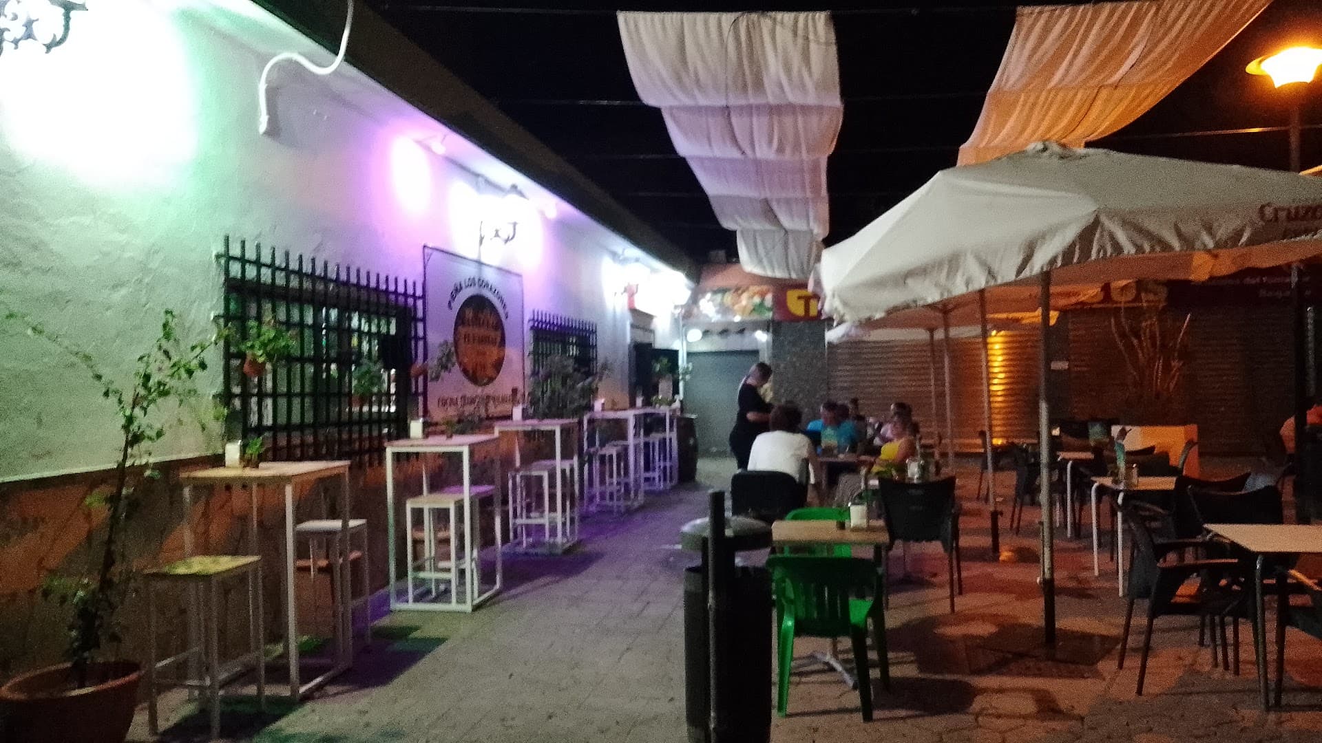 GASTROBAR EL HABITAT DE LA UVO, Málaga
