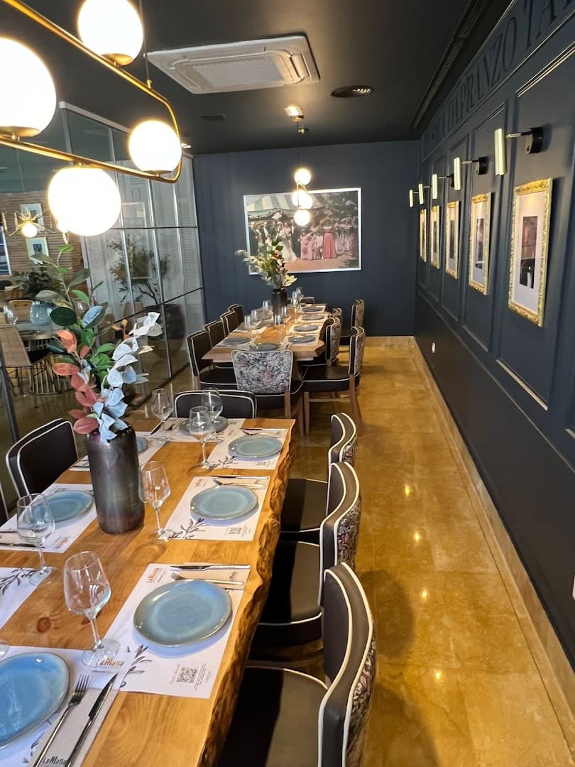 La Famiglia se sienta a la mesa, Málaga