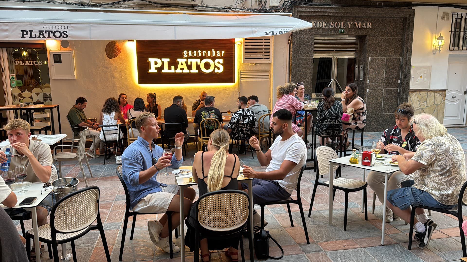 PLATOS GASTROBAR | Restaurante Fuengirola, Málaga
